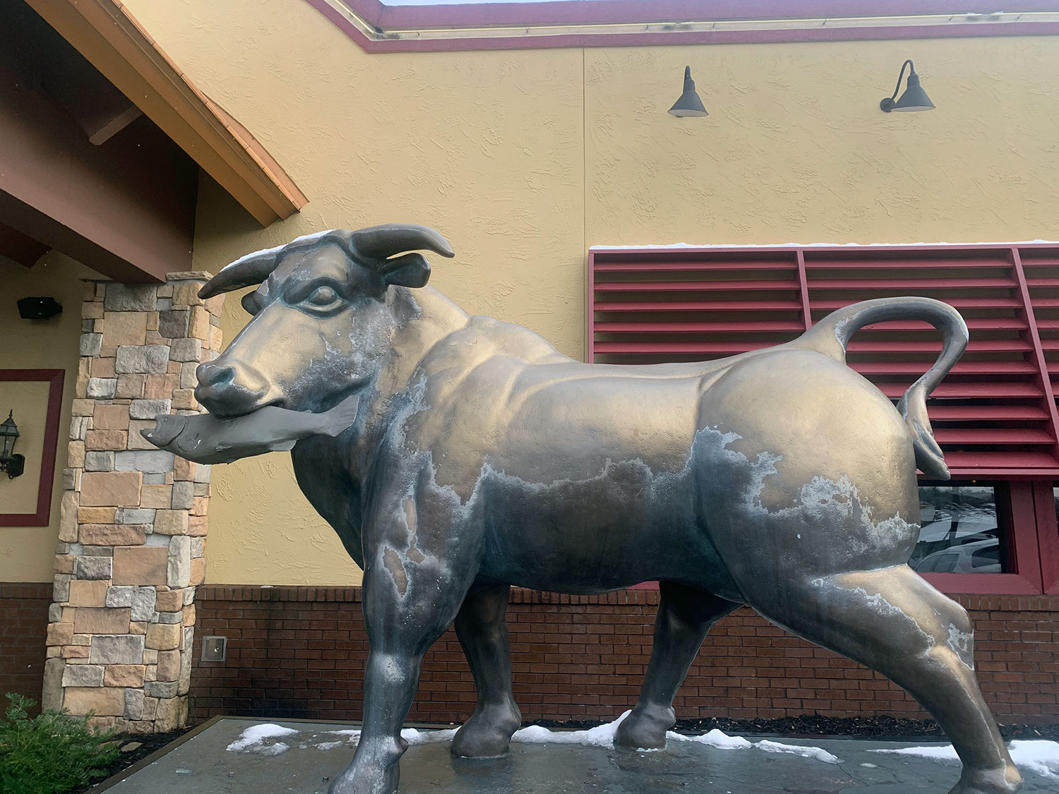 Bullfish Grill statue